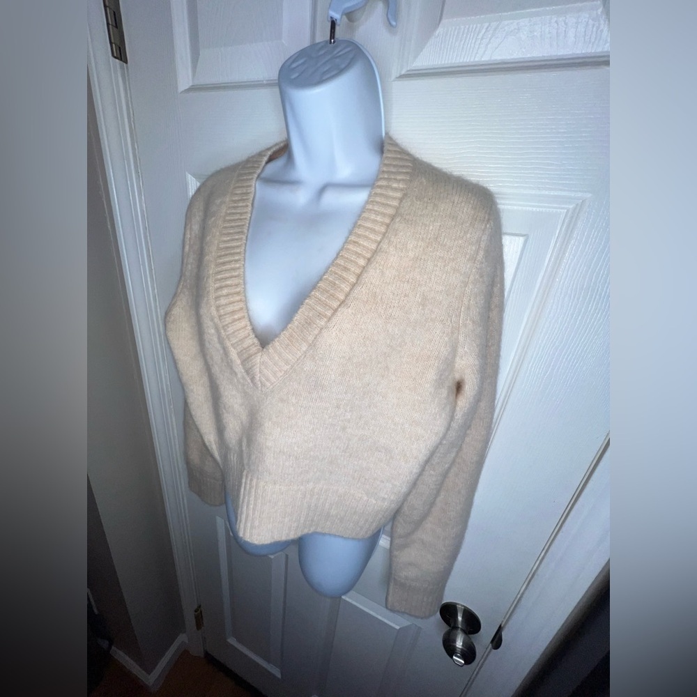 NWT Boden Women’s Medium Fluffy Mohair Wool Cropped Cream VNeck Jumper Sweater M - Picture 3 of 16